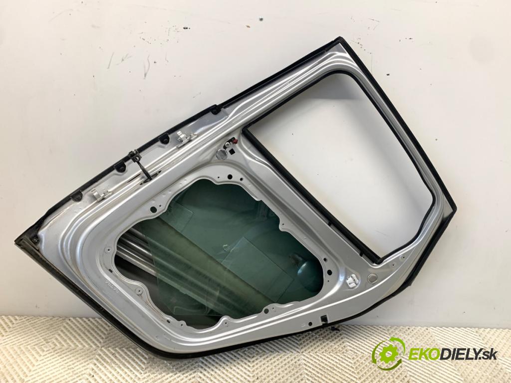 VOLVO V40 liftback 2014 110 kW D3 1984 dveře pravý zadní část 711