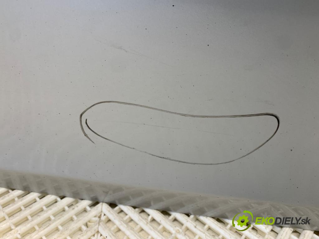 VOLVO V40 liftback 2014 110 kW D3 1984 Dvere ľavy predný 711