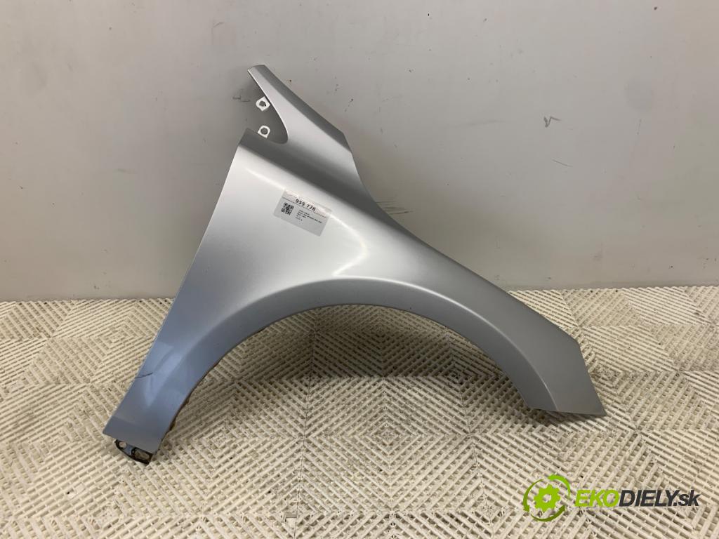 VOLVO V40 liftback 2014 110 kW D3 1984 blatník pravý přední část 711 
