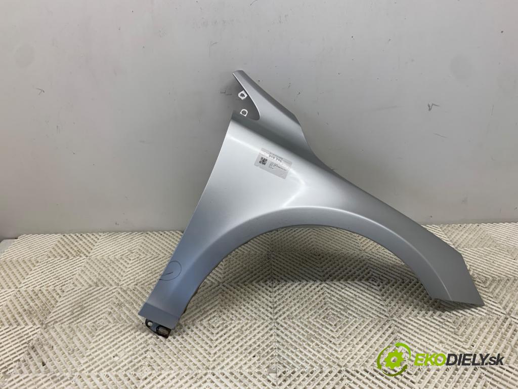 VOLVO V40 liftback 2014 110 kW D3 1984 blatník pravý přední část 711
