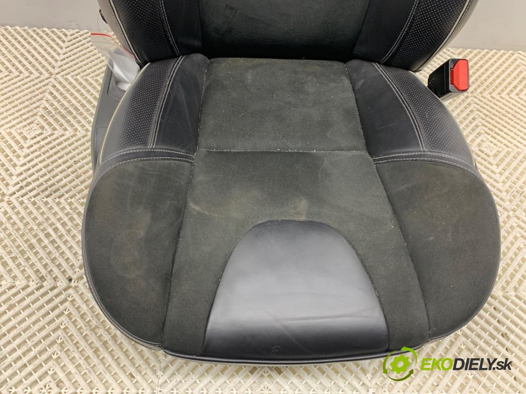 VOLVO V40 liftback 2014 110 kW D3 1984 sedadlo pravý přední část