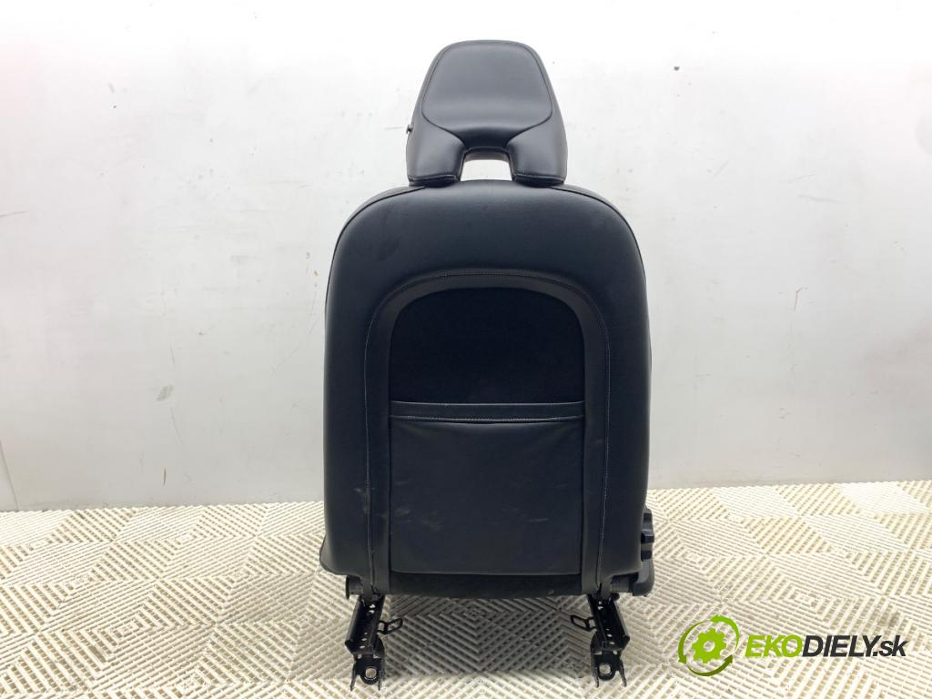 VOLVO V40 liftback 2014 110 kW D3 1984 sedadlo pravý přední část