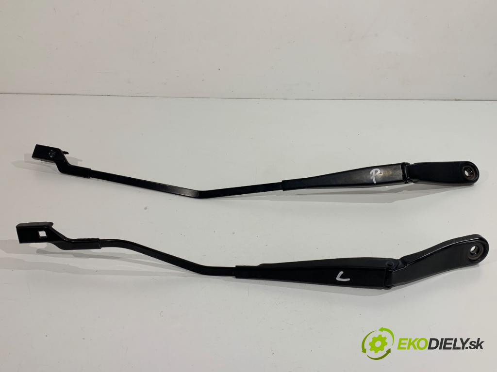 VOLVO V40 liftback 2014 84 kW D2 1560 Rameno stierače predný 31276059