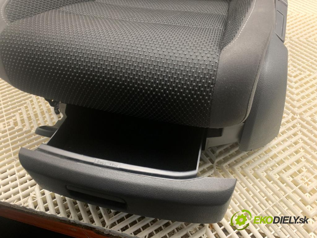 VW TOURAN nadwozie wielkoprzestrzenne (MPV) 2014 77 kW 1.6 TDI 1598 sedadlo levý přední část