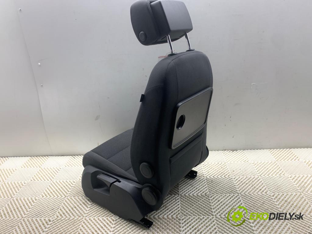 VW TOURAN nadwozie wielkoprzestrzenne (MPV) 2014 77 kW 1.6 TDI 1598 sedadlo levý přední část