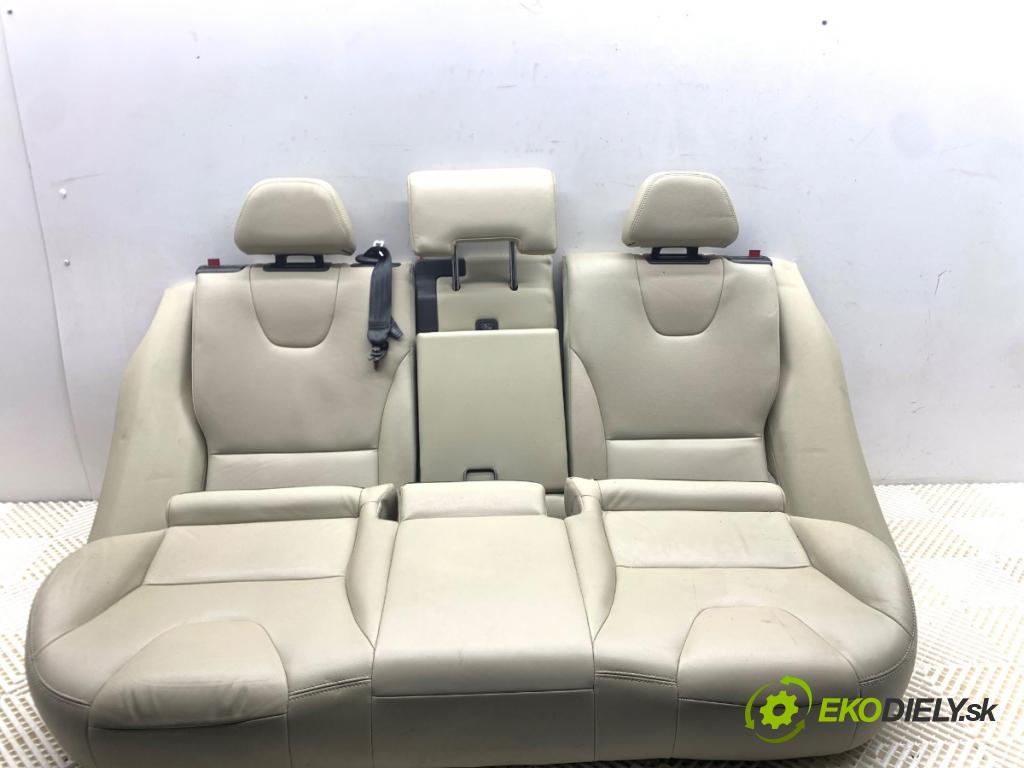VOLVO XC60 I SUV 2016 140 kW D4 AWD 2400 Sedadlo druhý rad 