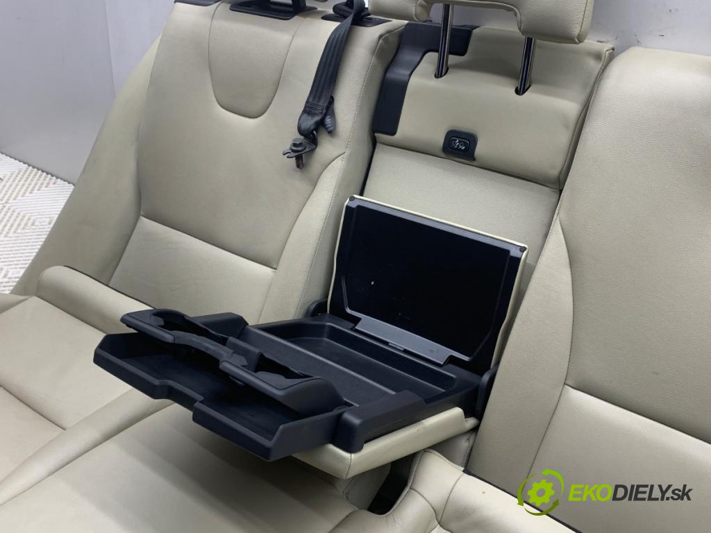 VOLVO XC60 I SUV 2016 140 kW D4 AWD 2400 Sedadlo druhý rad