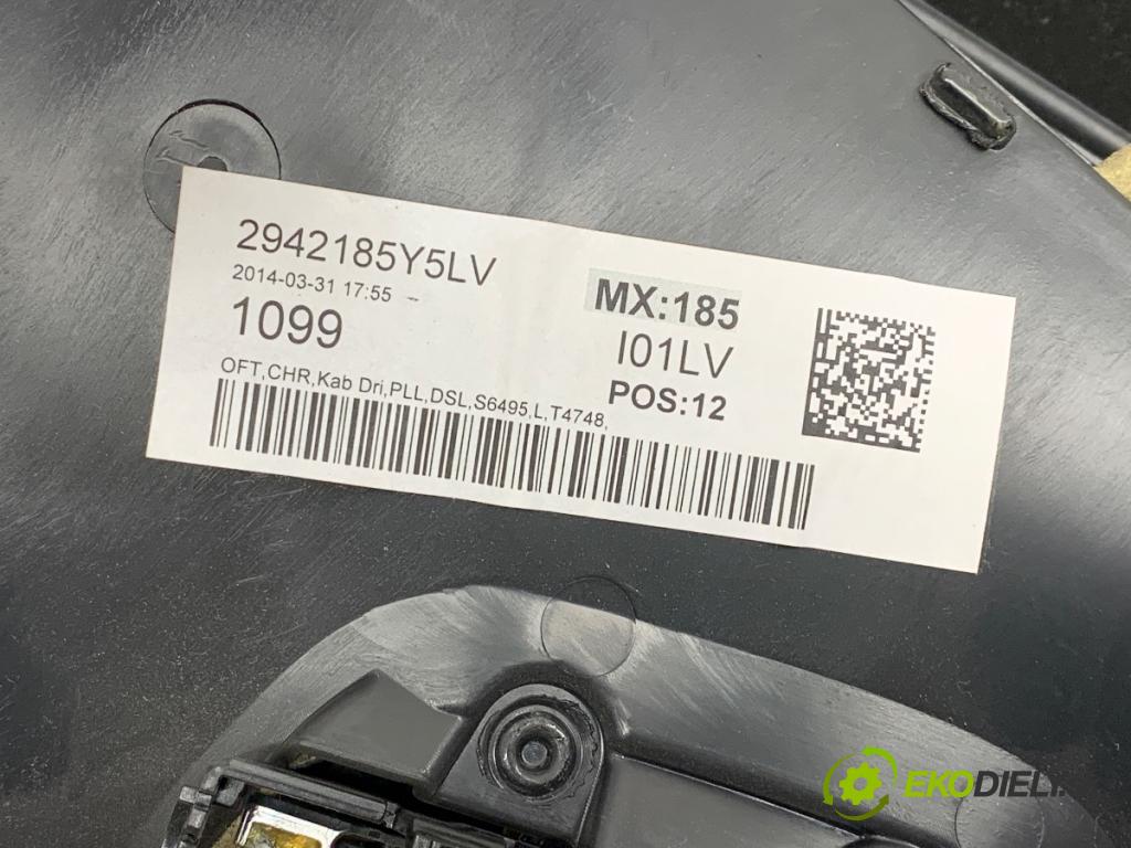 VOLVO V40 liftback 2014 110 kW D3 1984 ča dveře levý přední část