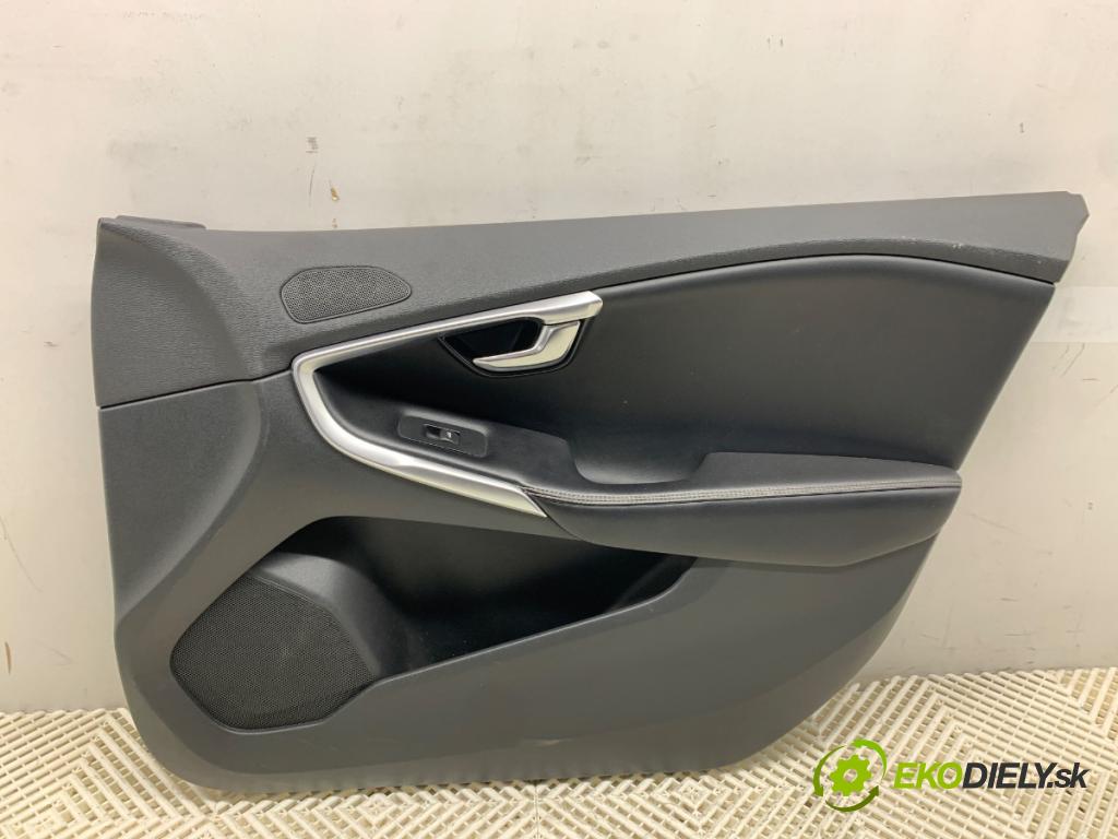 VOLVO V40 liftback 2014 110 kW D3 1984 ča dveře pravý přední část 