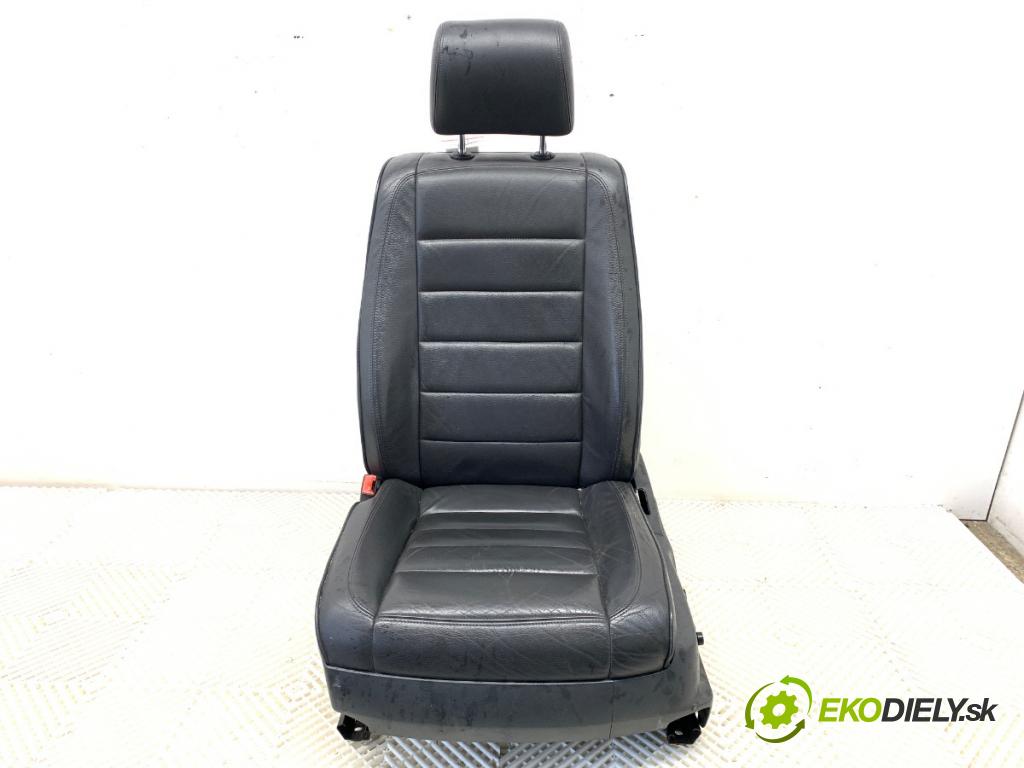 VW TOUAREG SUV 2004 230 kW 5.0 V10 TDI 4921 sedadlo levý přední část 