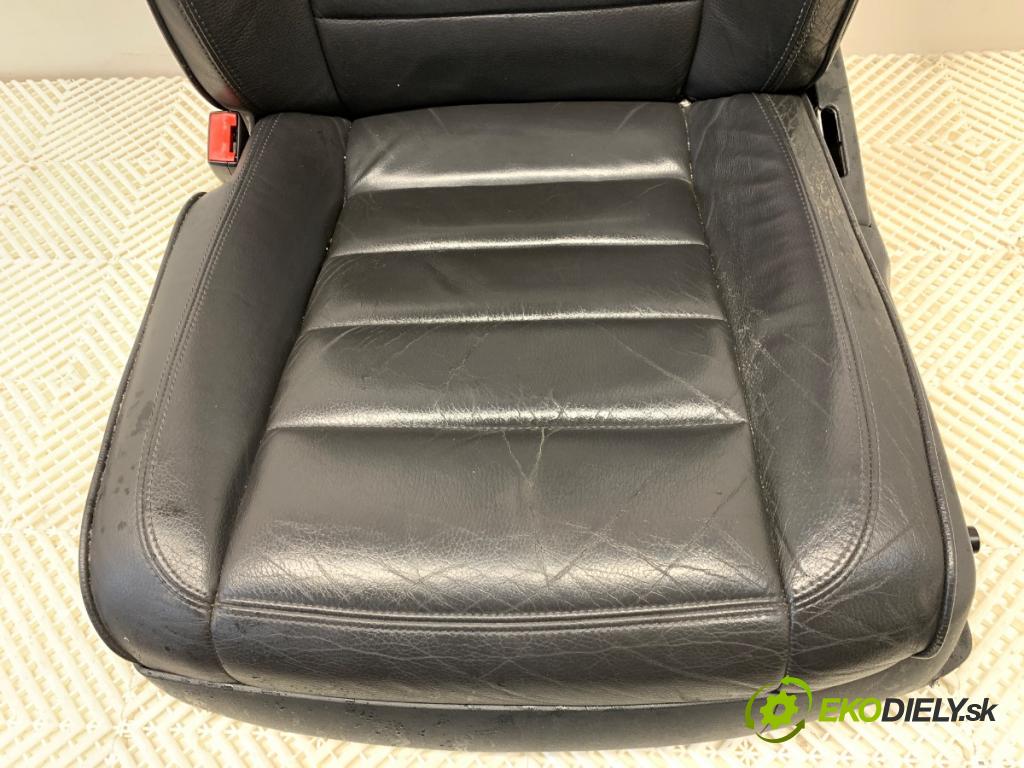 VW TOUAREG SUV 2004 230 kW 5.0 V10 TDI 4921 sedadlo levý přední část