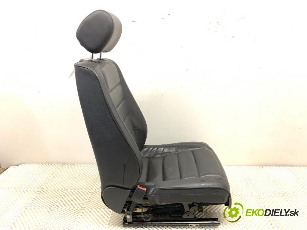 VW TOUAREG SUV 2004 230 kW 5.0 V10 TDI 4921 sedadlo levý přední část