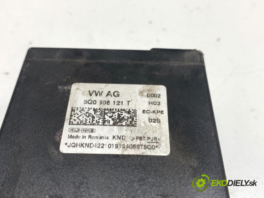 VW GOLF VIII Kombi 2022 110 kW 2.0 TDI 1968 Modul pumpy paliva 5Q0906121T