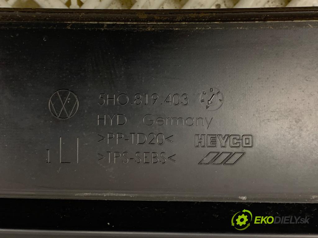 VW GOLF VIII Kombi 2022 110 kW 2.0 TDI 1968 Torpédo, plast pod čelné okno 5H0819404 (Torpédo (plast pod čelným sklom))