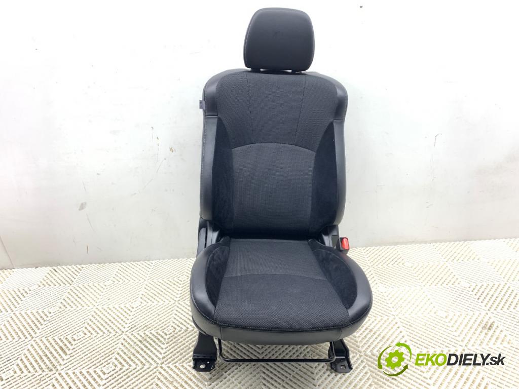 MITSUBISHI OUTLANDER II SUV 2010 130 kW 2.2 DI-D 4WD 2268 Sedadlo pravy predný 