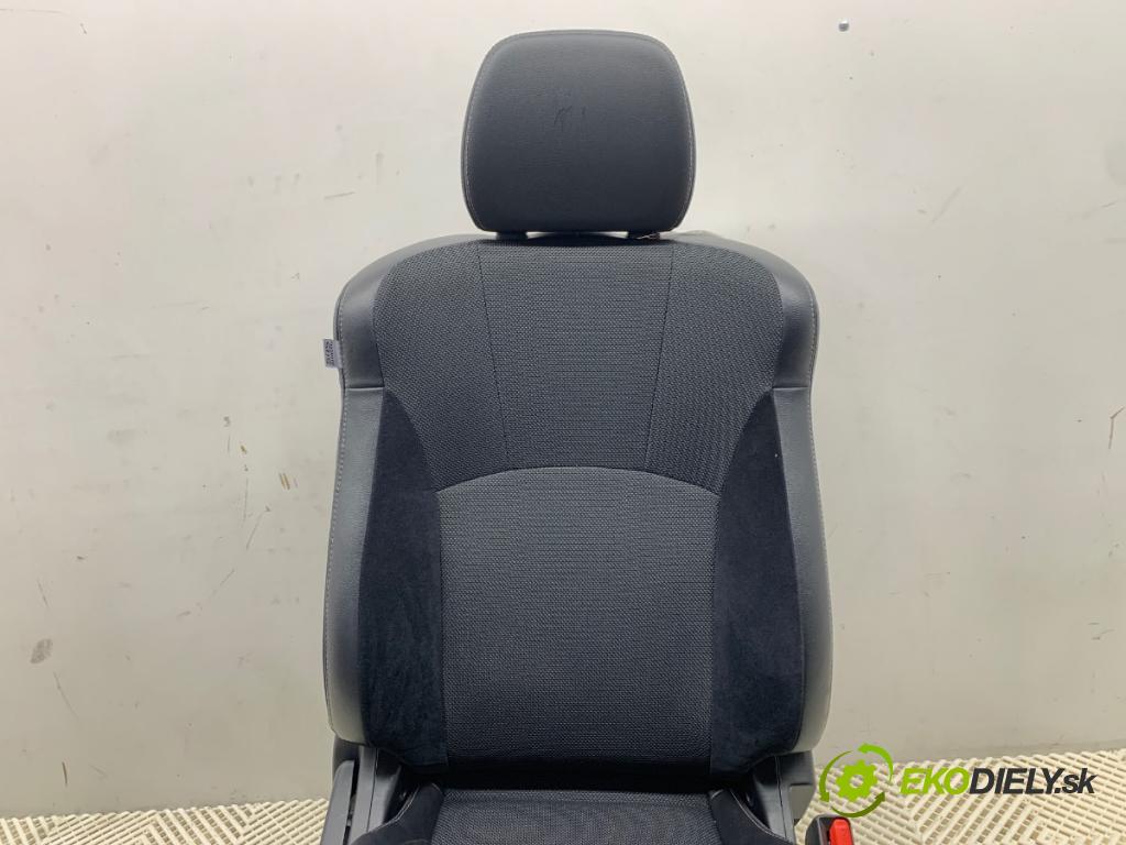 MITSUBISHI OUTLANDER II SUV 2010 130 kW 2.2 DI-D 4WD 2268 Sedadlo pravy predný
