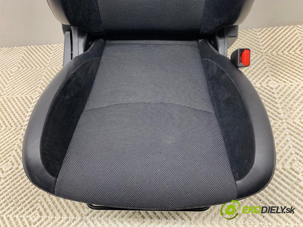 MITSUBISHI OUTLANDER II SUV 2010 130 kW 2.2 DI-D 4WD 2268 Sedadlo pravy predný