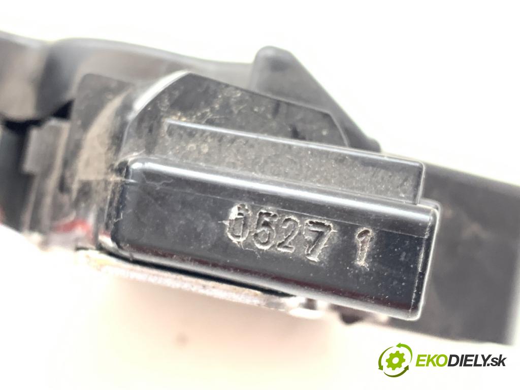 TOYOTA COROLLA E21 sedan 2020 72 kW 1.8 VVTi Hybrid (ZWE211, MZEA12) 1798 zámok dverí zad
