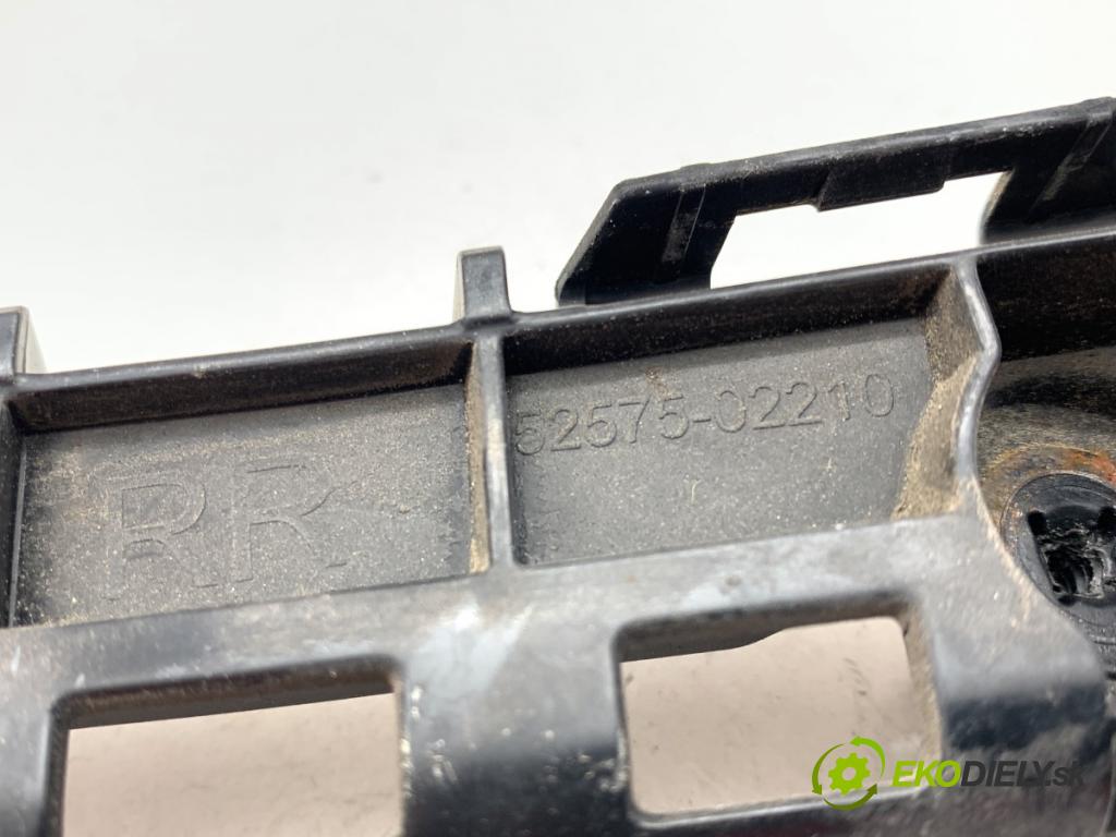 TOYOTA COROLLA E21 sedan 2020 72 kW 1.8 VVTi Hybrid (ZWE211, MZEA12) 1798 Úchyt nárazníka pravy zad 52575-02210