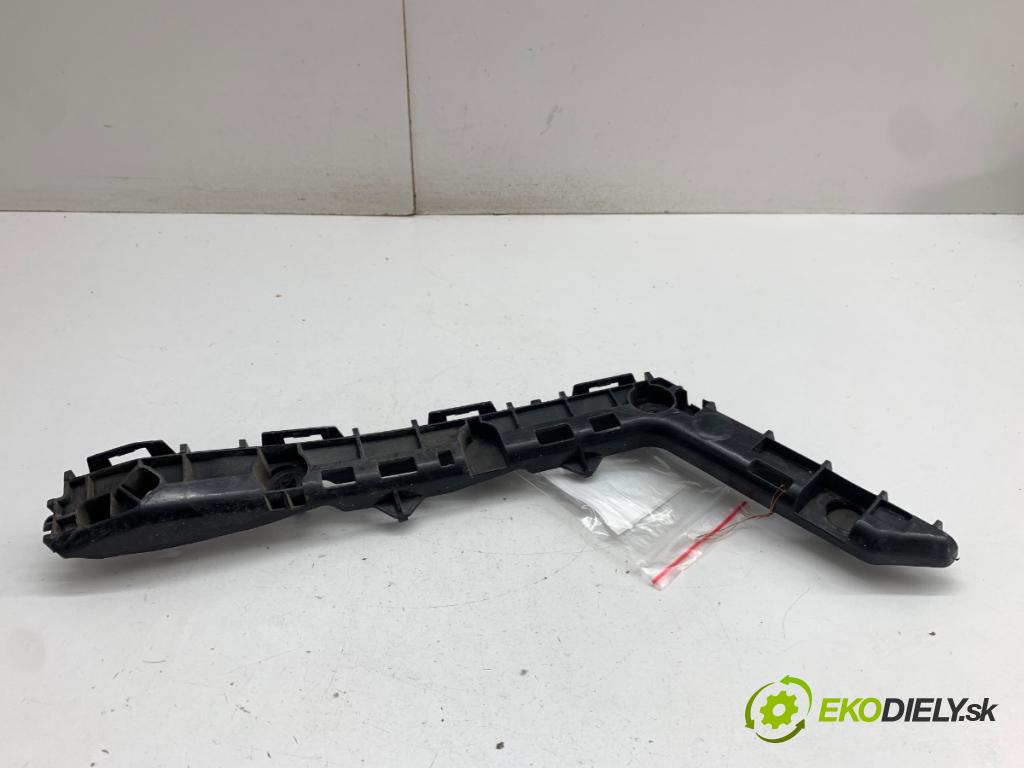 TOYOTA COROLLA E21 sedan 2020 72 kW 1.8 VVTi Hybrid (ZWE211, MZEA12) 1798 úchyt nárazníka levý zadní část 52576-02210