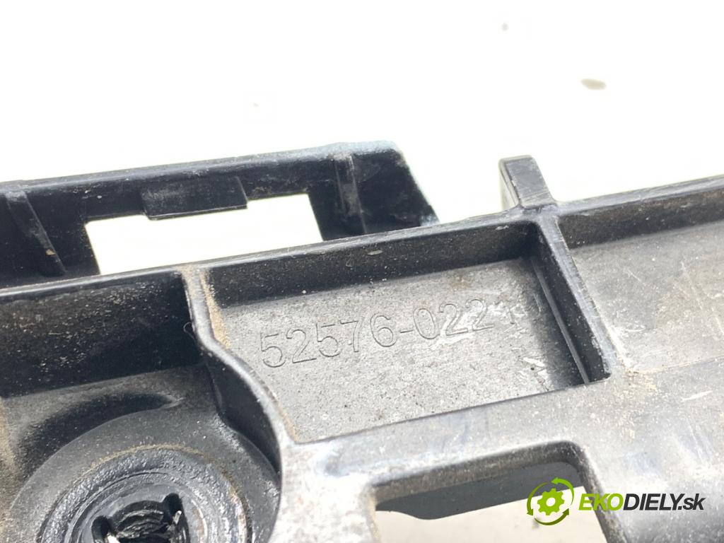 TOYOTA COROLLA E21 sedan 2020 72 kW 1.8 VVTi Hybrid (ZWE211, MZEA12) 1798 Úchyt nárazníka ľavy zad 52576-02210