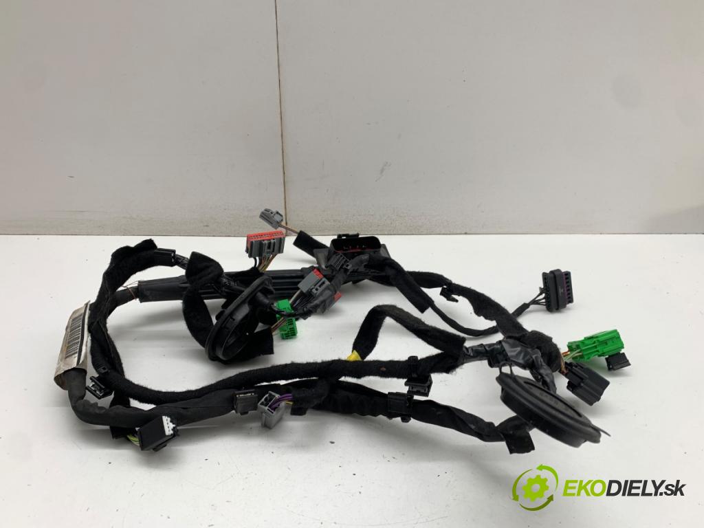 VOLVO V40 liftback 2014 110 kW D3 1984 káblovačka dveře přední část pravý 31334105