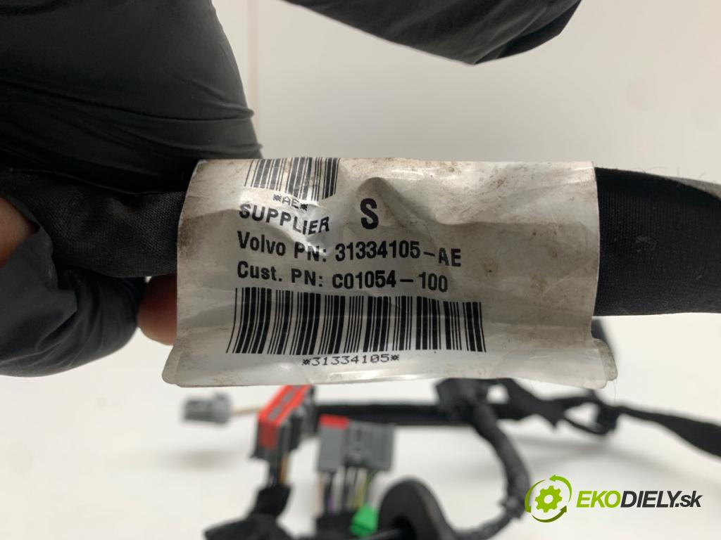 VOLVO V40 liftback 2014 110 kW D3 1984 káblovačka dveře přední část pravý 31334105