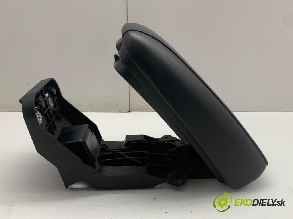 VOLVO V40 liftback 2014 110 kW D3 1984 loketní opěrka 08632771 (Loketní opěrka)