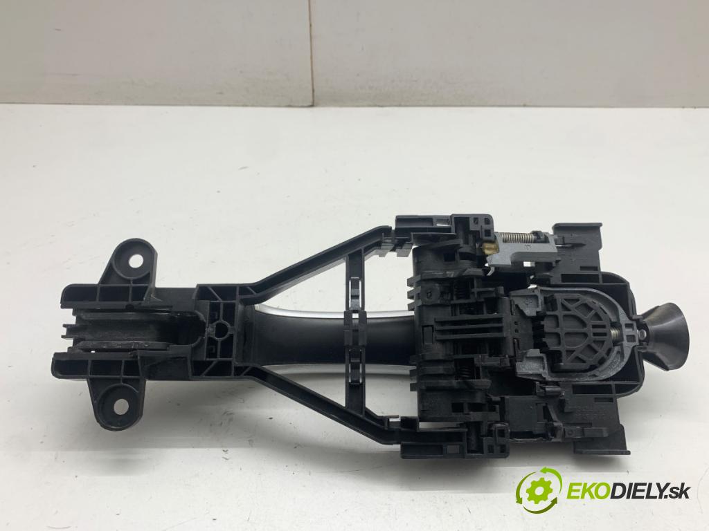 VOLVO V40 liftback 2014 110 kW D3 1984 Kľučka vonkajšia pravy predný