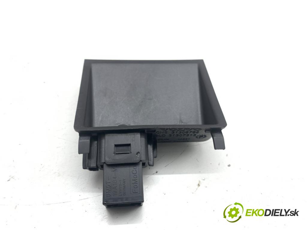 VOLVO V40 liftback 2014 110 kW D3 1984 HNÍZDO: USB 31306768