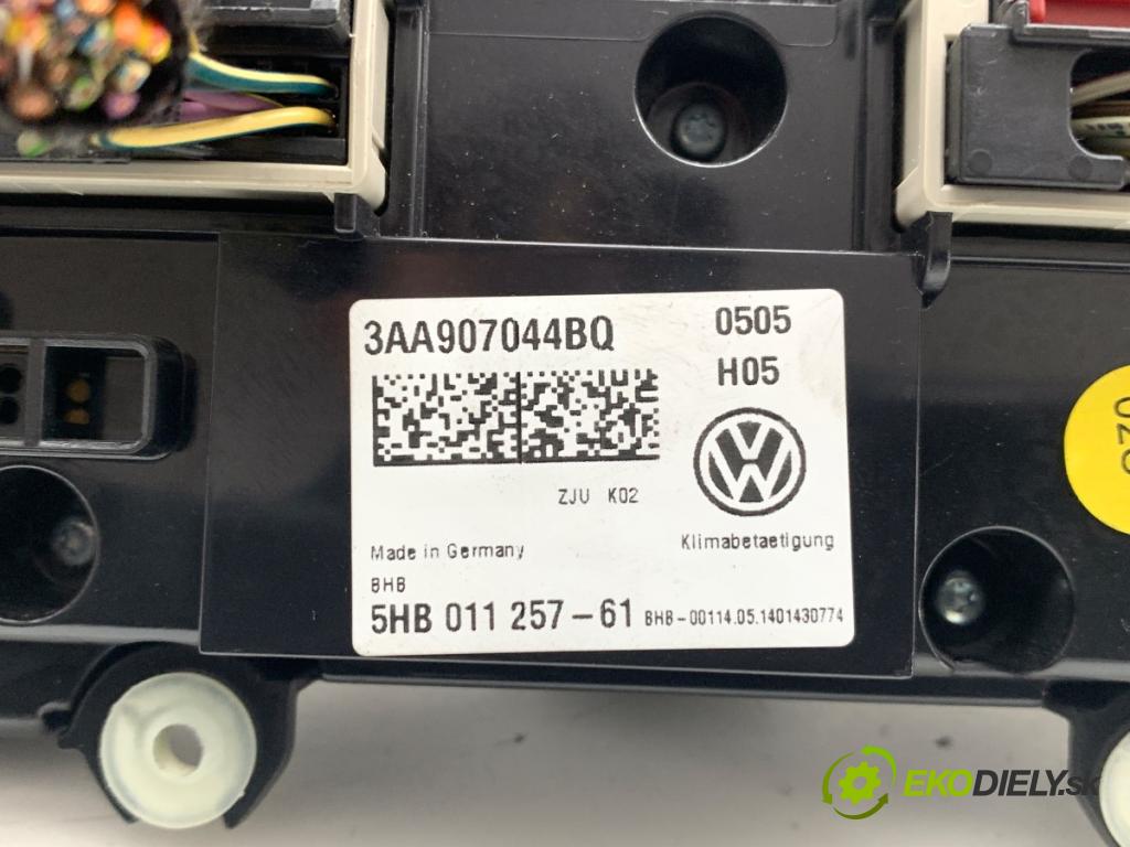 VW TOURAN nadwozie wielkoprzestrzenne (MPV) 2014 77 kW 1.6 TDI 1598 Panel ovládaní topení 3AA907044BQ (Páčky pod volantem)