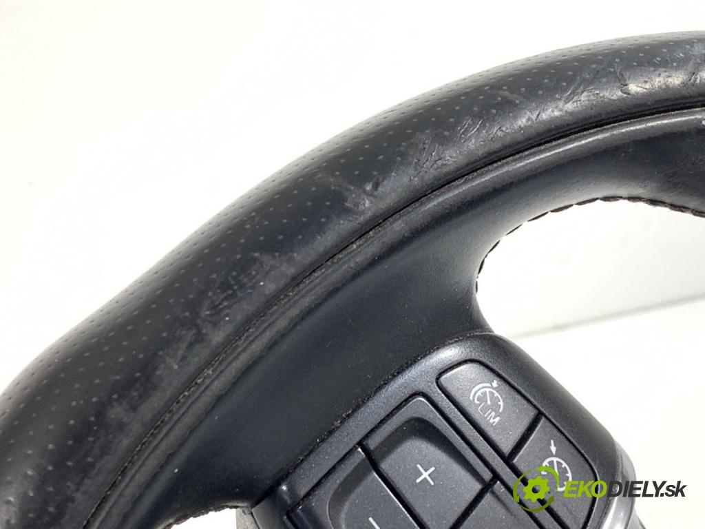 VOLVO V40 liftback 2014 110 kW D3 1984 volant P31332927 (Volant)