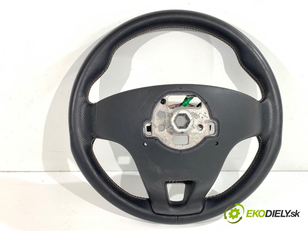 VOLVO V40 liftback 2014 110 kW D3 1984 volant P31332927 (Volant)