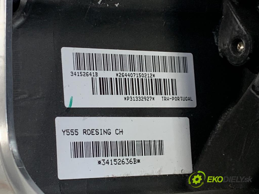 VOLVO V40 liftback 2014 110 kW D3 1984 volant P31332927 (Volant)