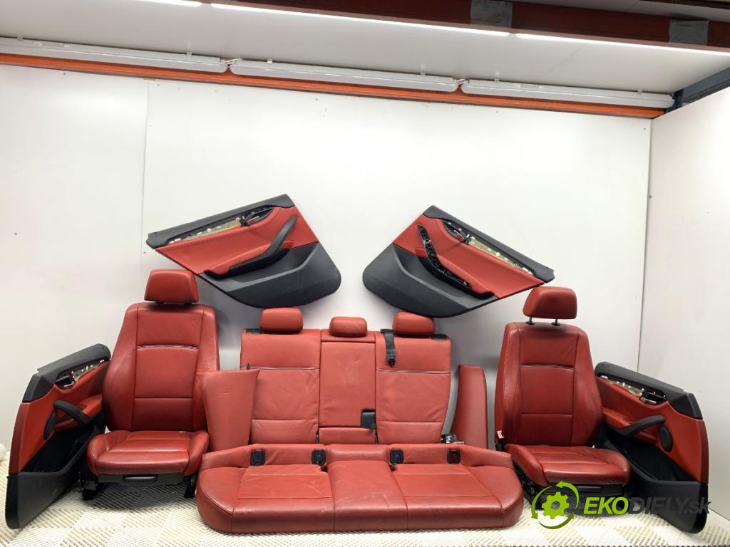 BMW E84 SUV 2013 180 kW xDrive 28 i 1997 sedadla sedačky sedadlo boční 