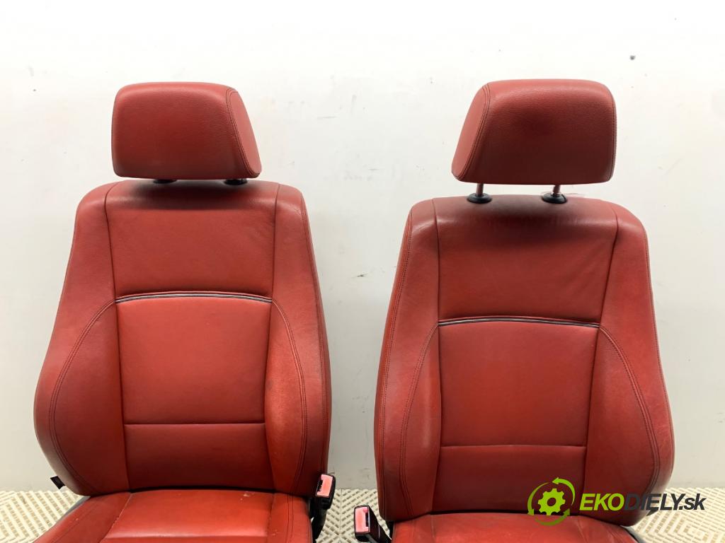 BMW E84 SUV 2013 180 kW xDrive 28 i 1997 sedadla sedačky sedadlo boční
