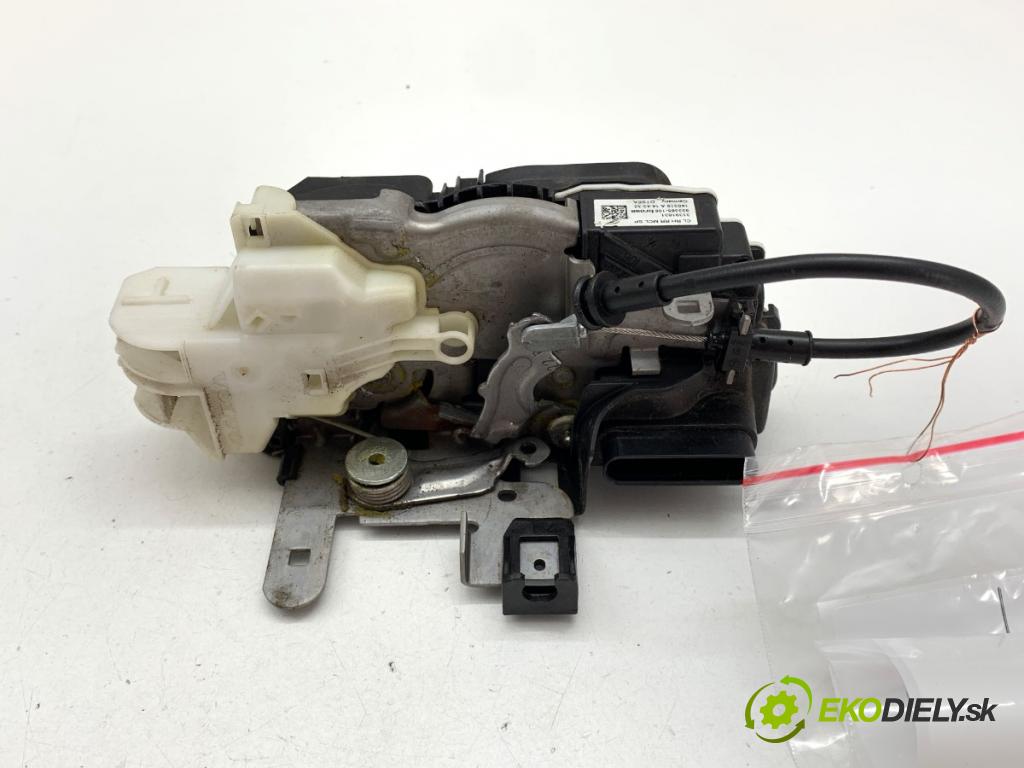 VOLVO V40 liftback 2014 110 kW D3 1984 zámok Dvere pravy zad 31391831