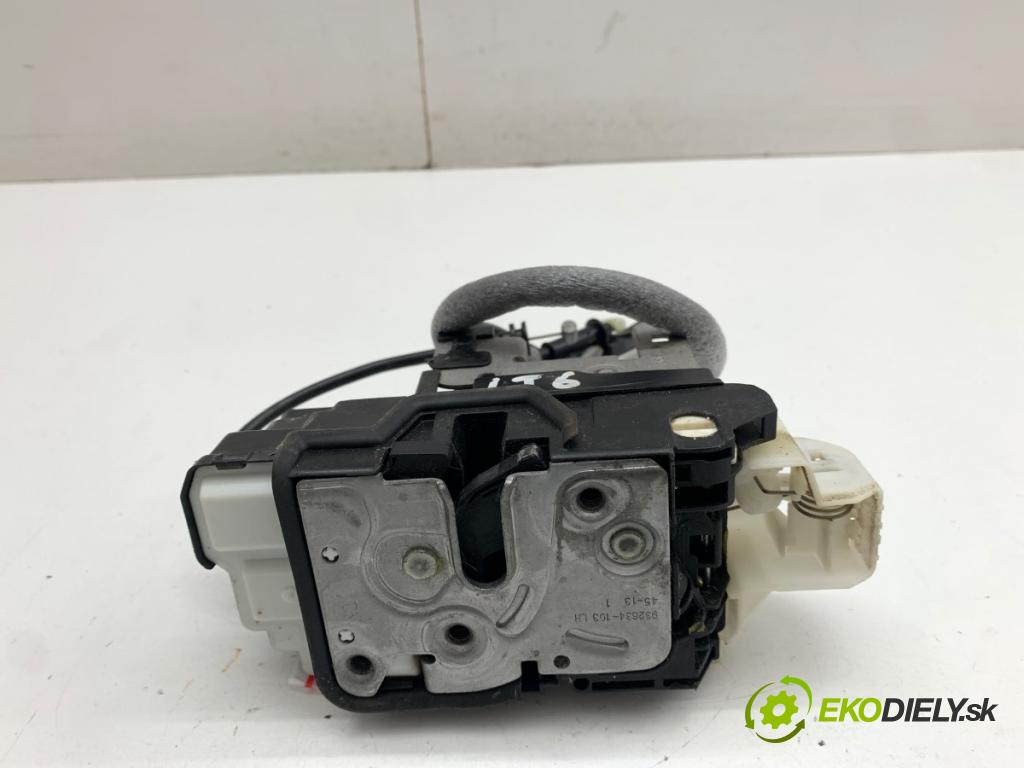 VOLVO V40 liftback 2014 110 kW D3 1984 zámok Dvere ľavy zad 31391830