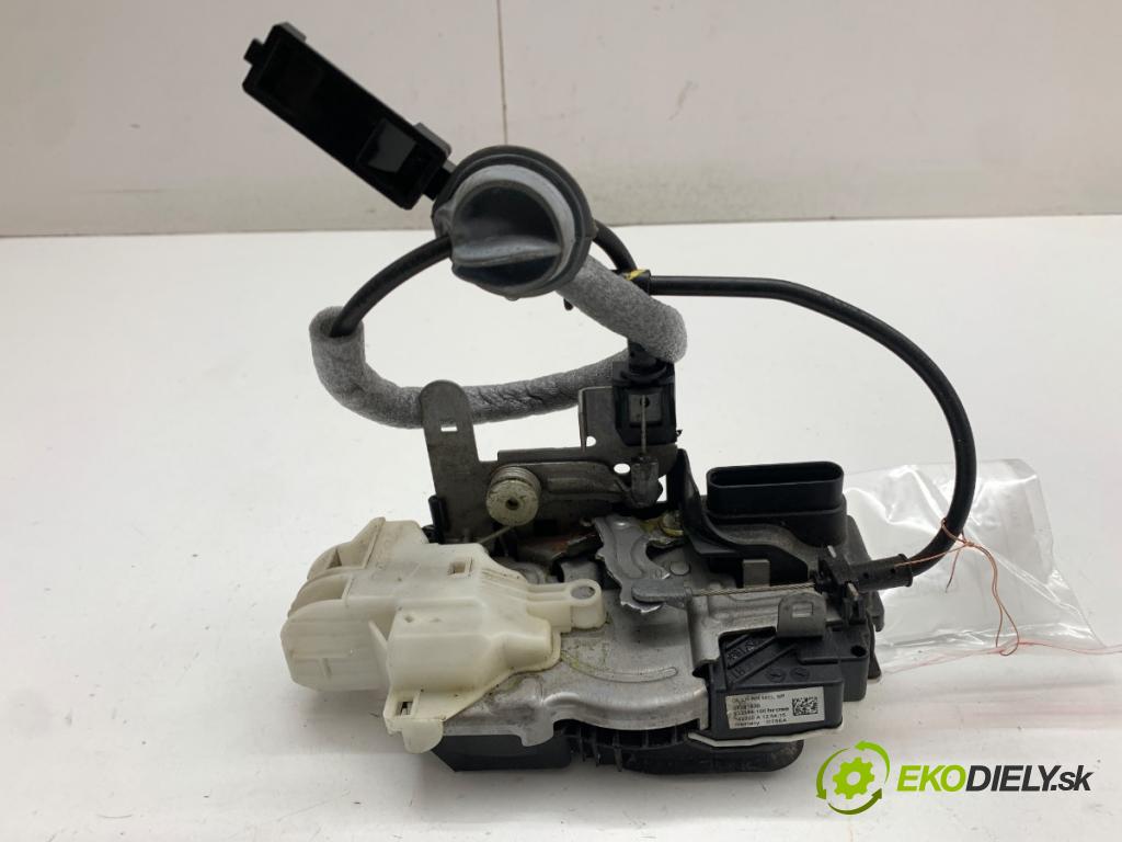 VOLVO V40 liftback 2014 110 kW D3 1984 zámok Dvere ľavy zad 31391830