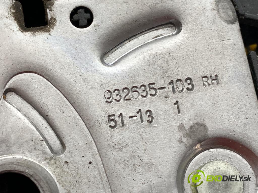 VOLVO V40 liftback 2014 110 kW D3 1984 zámok dveře pravý přední část 31391823