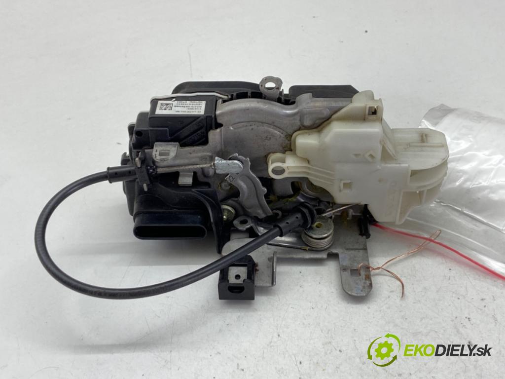 VOLVO V40 liftback 2014 110 kW D3 1984 zámok dveře levý přední část 31391822