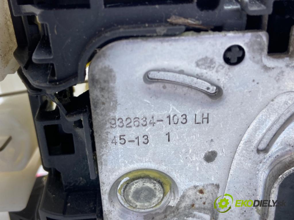 VOLVO V40 liftback 2014 110 kW D3 1984 zámok dveře levý přední část 31391822