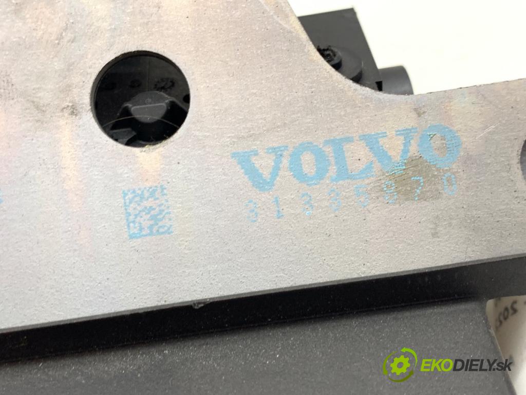 VOLVO V40 liftback 2014 110 kW D3 1984 zámok dverí zad