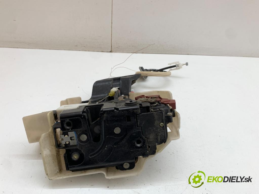 VW TOUAREG SUV 2004 230 kW 5.0 V10 TDI 4921 zámok Dvere pravy zad 7L0839016B