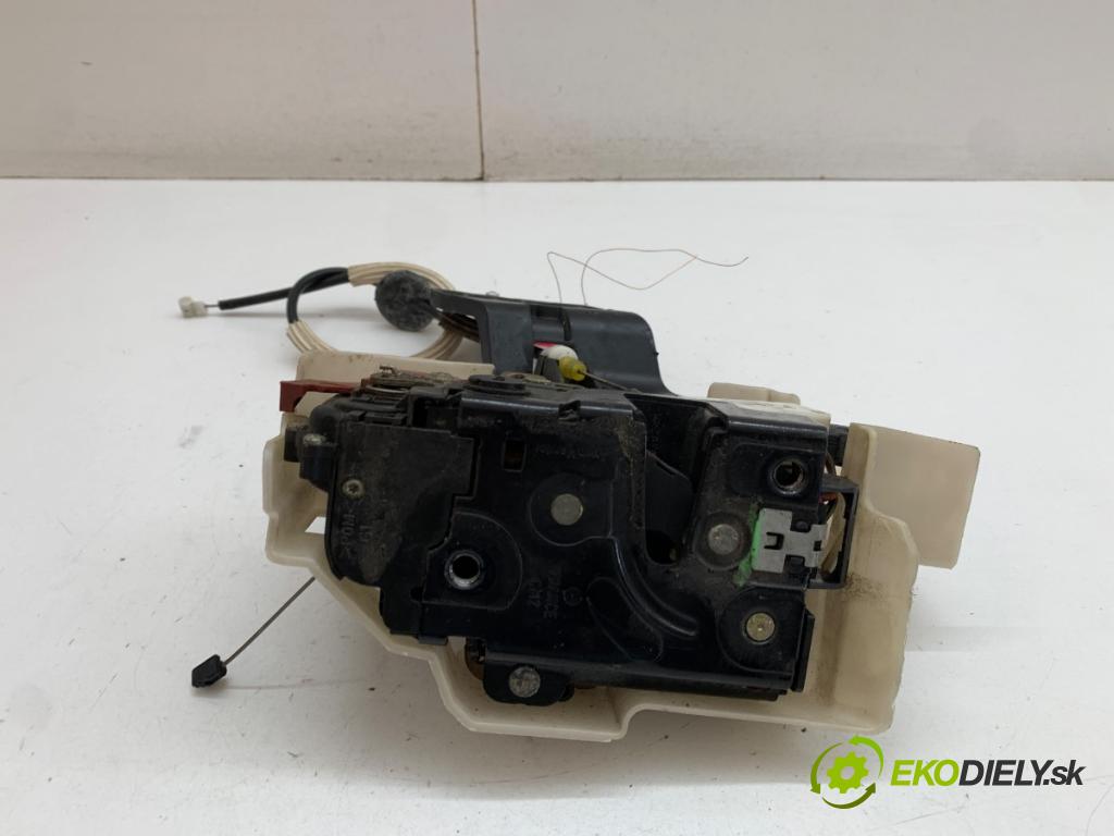 VW TOUAREG SUV 2004 230 kW 5.0 V10 TDI 4921 zámok Dvere ľavy zad 7L0839015B