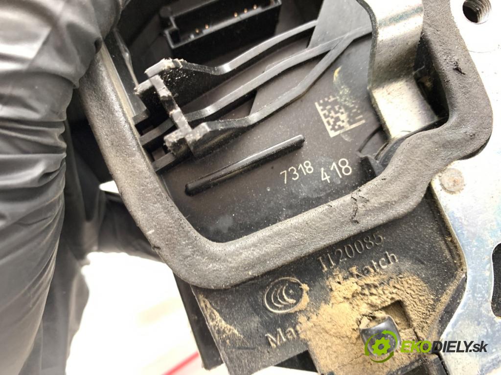BMW E84 SUV 2013 180 kW xDrive 28 i 1997 zámok dveře pravý zadní část 7318418