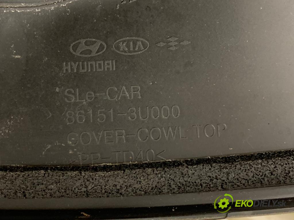 KIA SPORTAGE III SUV 2013 99 kW 1.6 GDI 1591 torpédo plast pod čelní okno 86151-3U000 (Plast pod čelním sklem)