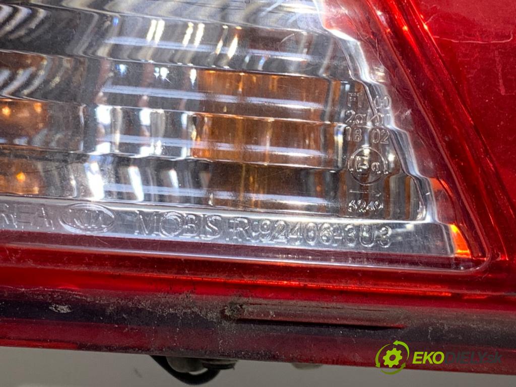 KIA SPORTAGE III SUV 2013 99 kW 1.6 GDI 1591 Svetlo nárazníka pravy zad 92406-3U3