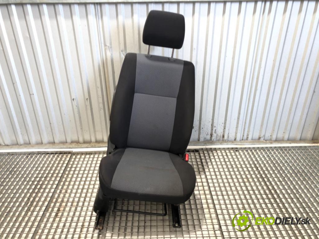 SUZUKI GRAND VITARA II samochód terenowy zamknięty 2006 95 kW 1.9 DDiS Napęd na wszystkie koła (JT419, TD44, JB419WD,... 1870 Sedadlo pravy predný 