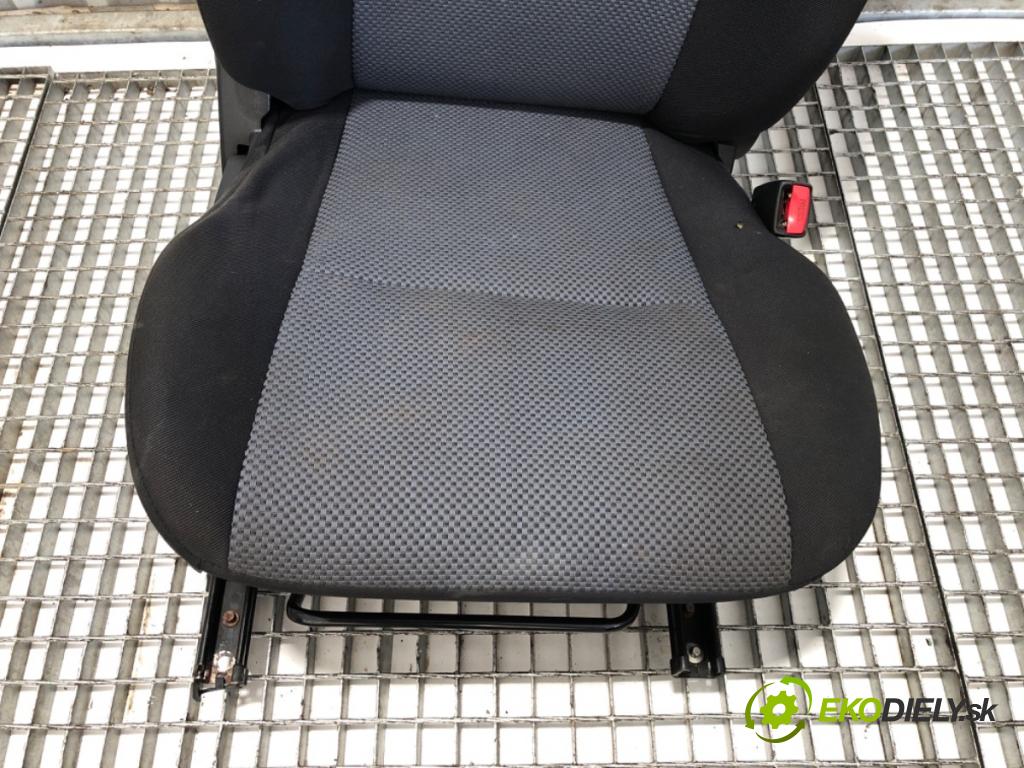 SUZUKI GRAND VITARA II samochód terenowy zamknięty 2006 95 kW 1.9 DDiS Napęd na wszystkie koła (JT419, TD44, JB419WD,... 1870 Sedadlo pravy predný